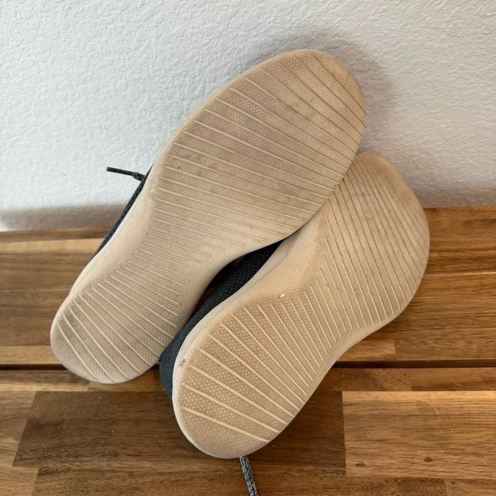 Allbirds- Women’s Tree Runners in Navy Night - Size 9